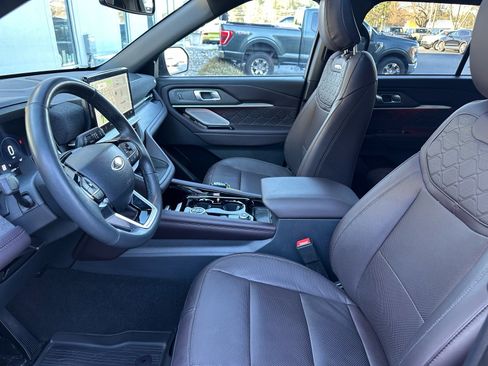 Certified 2025 Ford Explorer Platinum w/ LUX Leather Package image 18