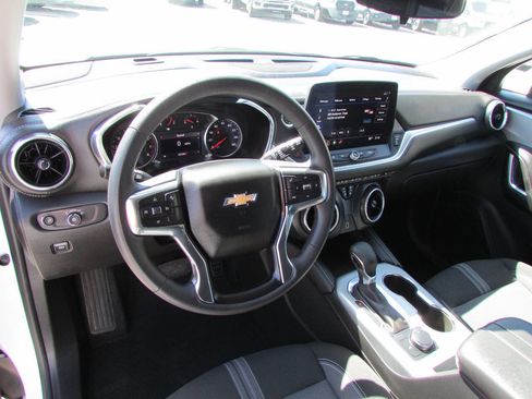 Used 2025 Chevrolet Blazer LT FWD image 13