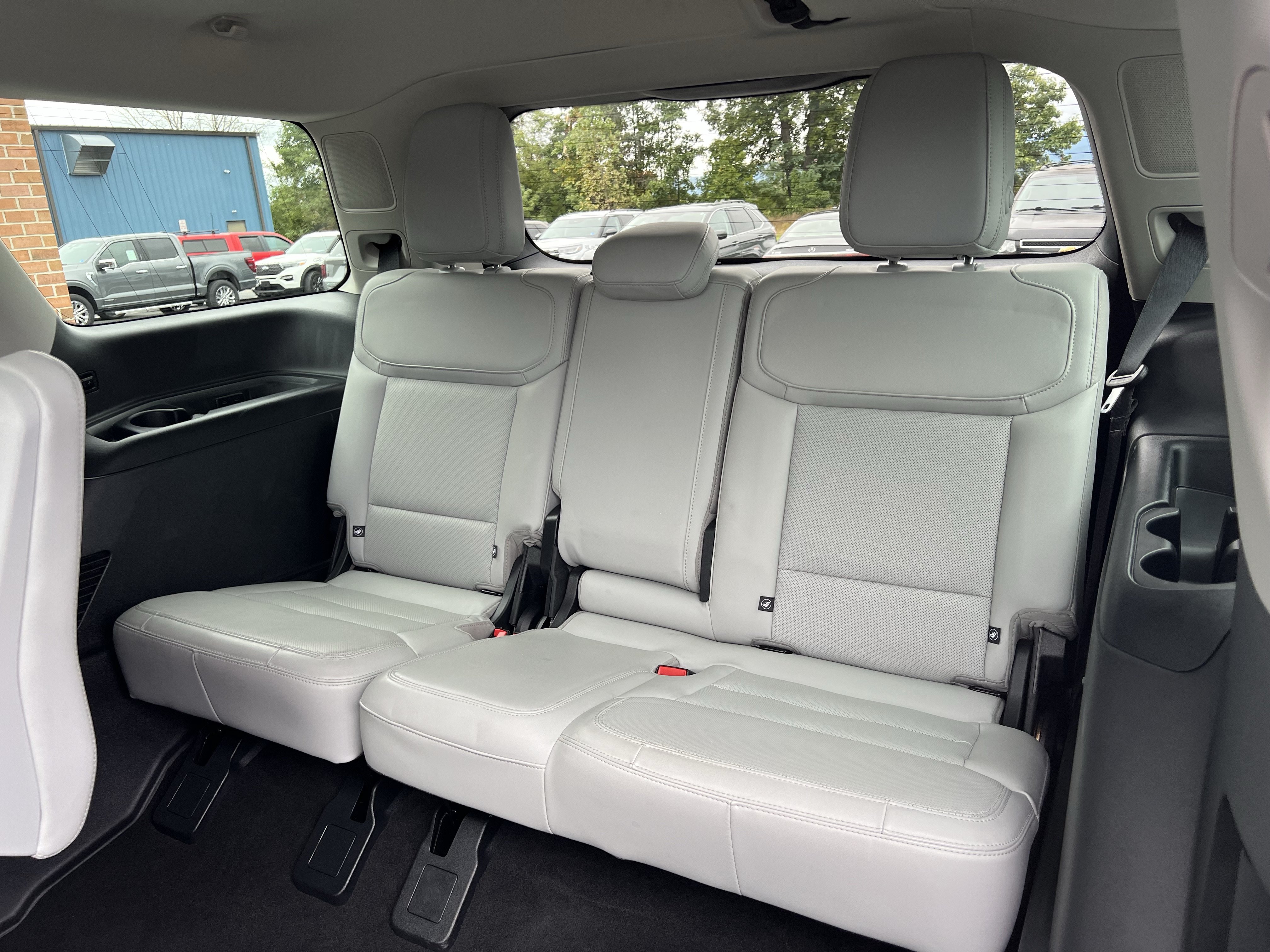 Used 2025 Ford Expedition Platinum w/ Driver's Package AWD/4WD image 25