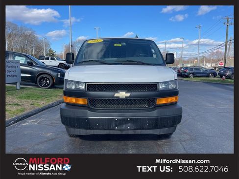 Used 2022 Chevrolet Express 3500 Extended w/ Driver Convenience Package image 7