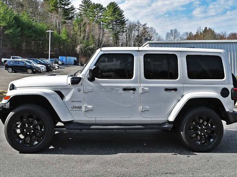 Used 2023 Jeep Wrangler Unlimited Sahara image 4