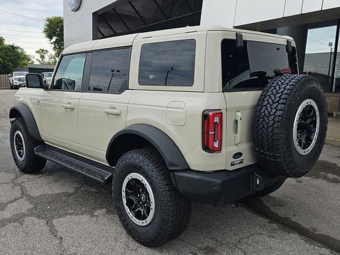 New 2025 Ford Bronco Outer Banks w/ Sasquatch Package AWD/4WD image 4