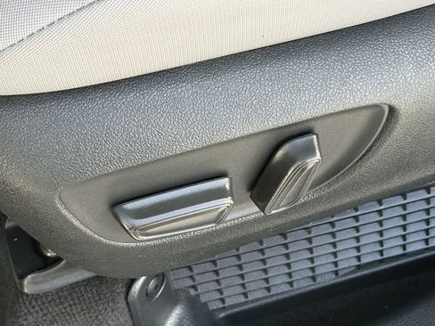 Certified 2025 Toyota Sienna LE FWD image 29