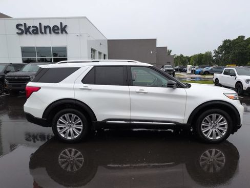Certified 2023 Ford Explorer Limited w/ Limited Technology Package AWD/4WD image 8