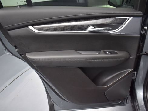 Used 2024 Cadillac XT6 Sport image 27