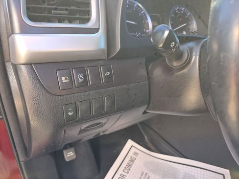 Used 2017 Toyota Highlander SE image 12
