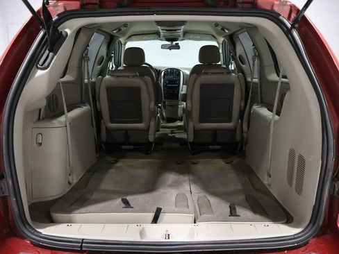 Used 2007 Chrysler Town & Country Touring image 19
