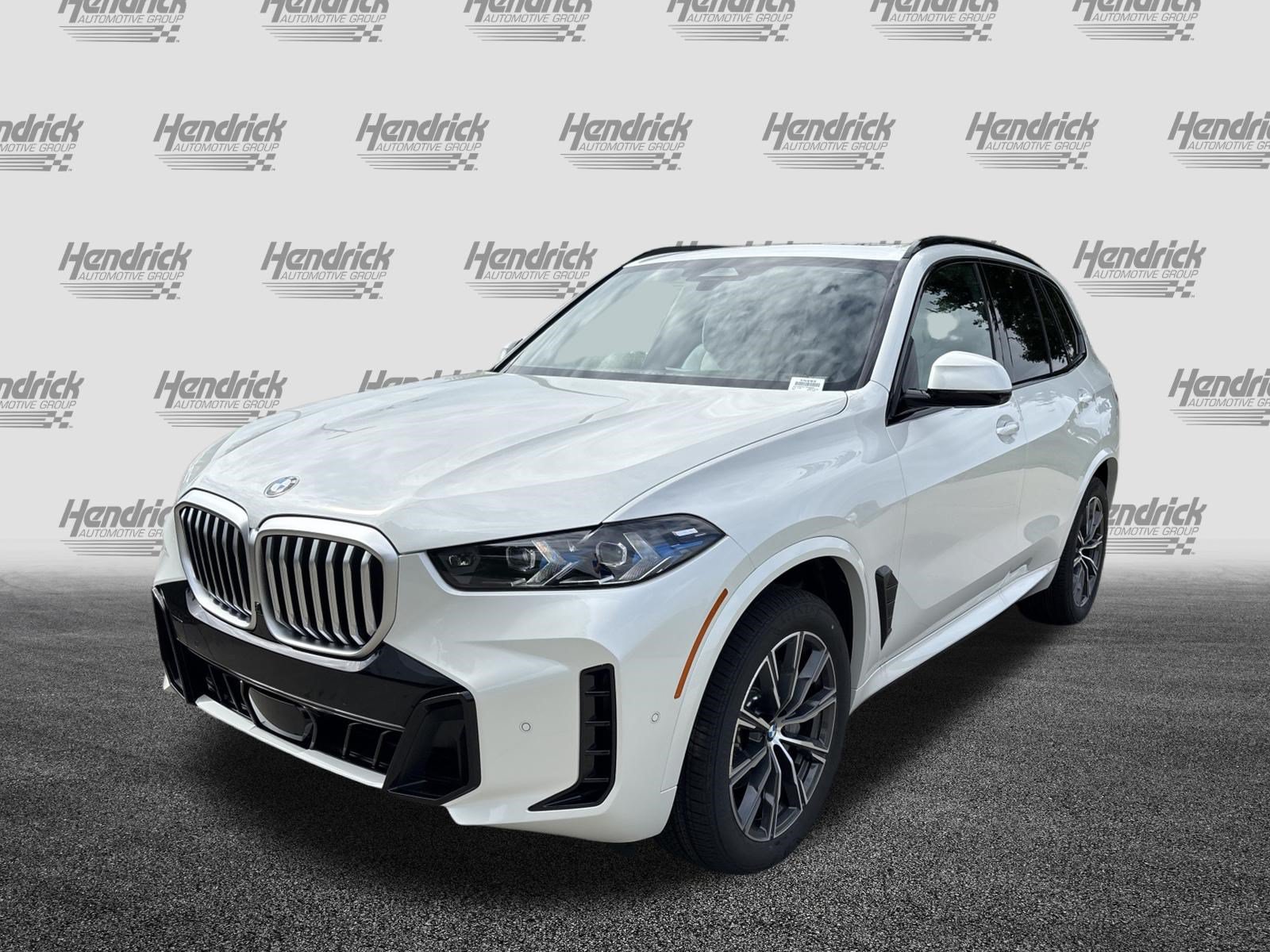 Certified 2026 BMW X5 xDrive40i w/ M Sport Package AWD/4WD image 5