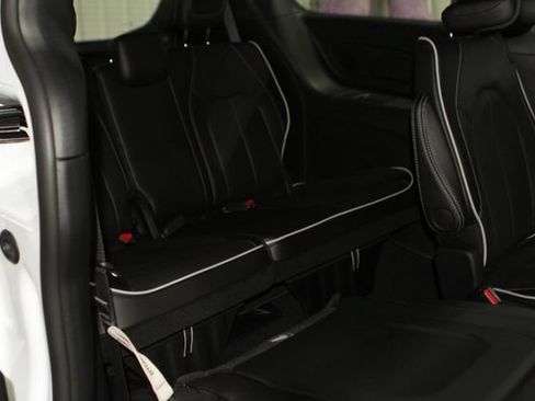 New 2027 Chrysler Pacifica Limited AWD/4WD image 26