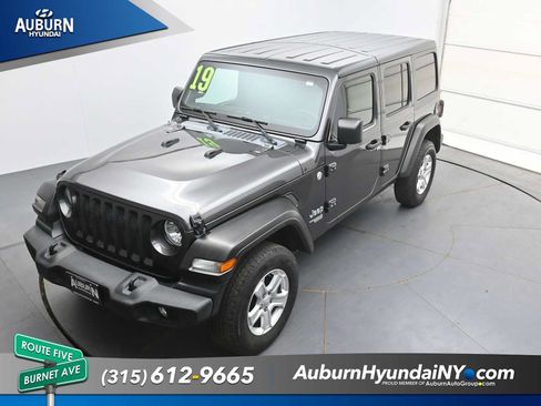 Used 2019 Jeep Wrangler Unlimited Sport S AWD/4WD image 32