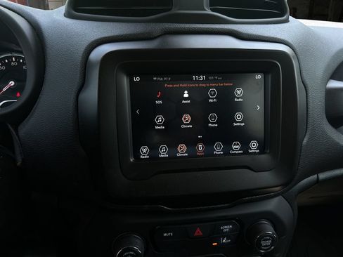 Used 2021 Jeep Renegade Latitude FWD image 24