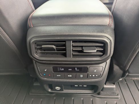 Used 2025 Honda Pilot Black Edition image 16