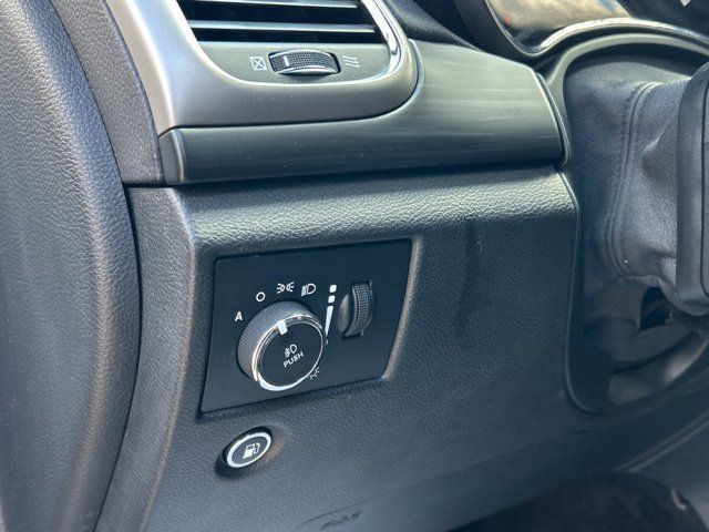 Used 2019 Jeep Grand Cherokee Altitude AWD/4WD image 35