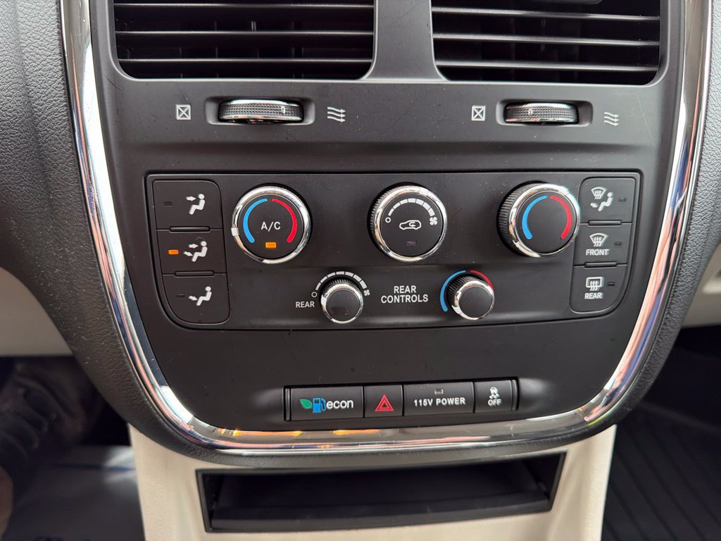 Used 2015 Dodge Grand Caravan SXT w/ UConnect Hands-Free Group FWD image 19