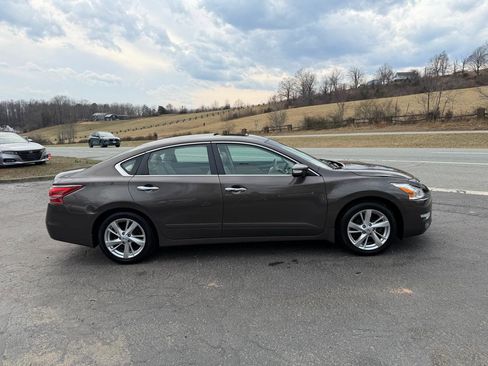 Used 2013 Nissan Altima 2.5 SL w/ Technology Pkg image 8
