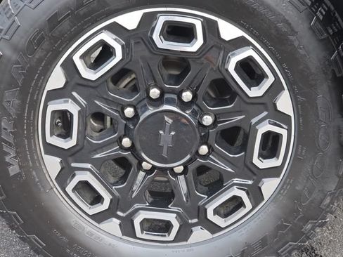 Used 2024 Chevrolet Silverado 2500 LTZ w/ LTZ Convenience Package AWD/4WD image 10