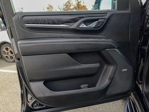 Used 2022 GMC Yukon XL Denali image 16