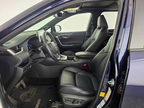 Used 2019 Toyota RAV4 XSE w/ XSE Weather Package AWD/4WD image 20