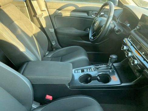 Used 2022 Honda Civic Sport image 4