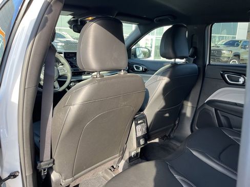 Used 2025 Jeep Compass Limited image 8