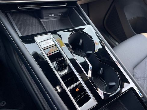 Used 2024 Volkswagen Atlas Cross Sport SE image 18