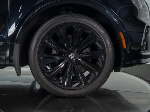 Used 2021 Bentley Bentayga w/ First Edition Specification AWD/4WD image 34