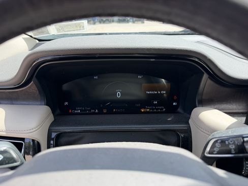 Used 2023 Lincoln Nautilus Reserve AWD/4WD image 9
