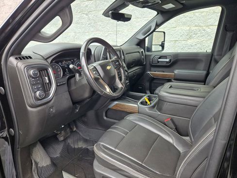 Used 2021 Chevrolet Silverado 1500 High Country w/ Technology Package AWD/4WD image 15