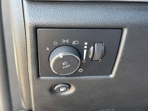 Used 2021 Jeep Grand Cherokee Limited image 32