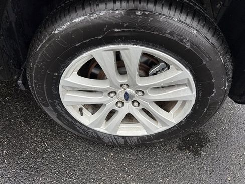 Used 2018 Ford Explorer XLT image 12