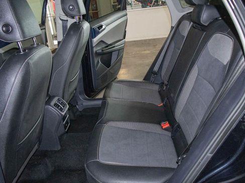 Used 2024 Volkswagen Taos SE AWD/4WD image 13
