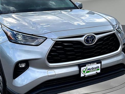 Used 2022 Toyota Highlander XLE AWD/4WD image 36