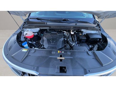 Used 2024 Kia Carnival EX image 33