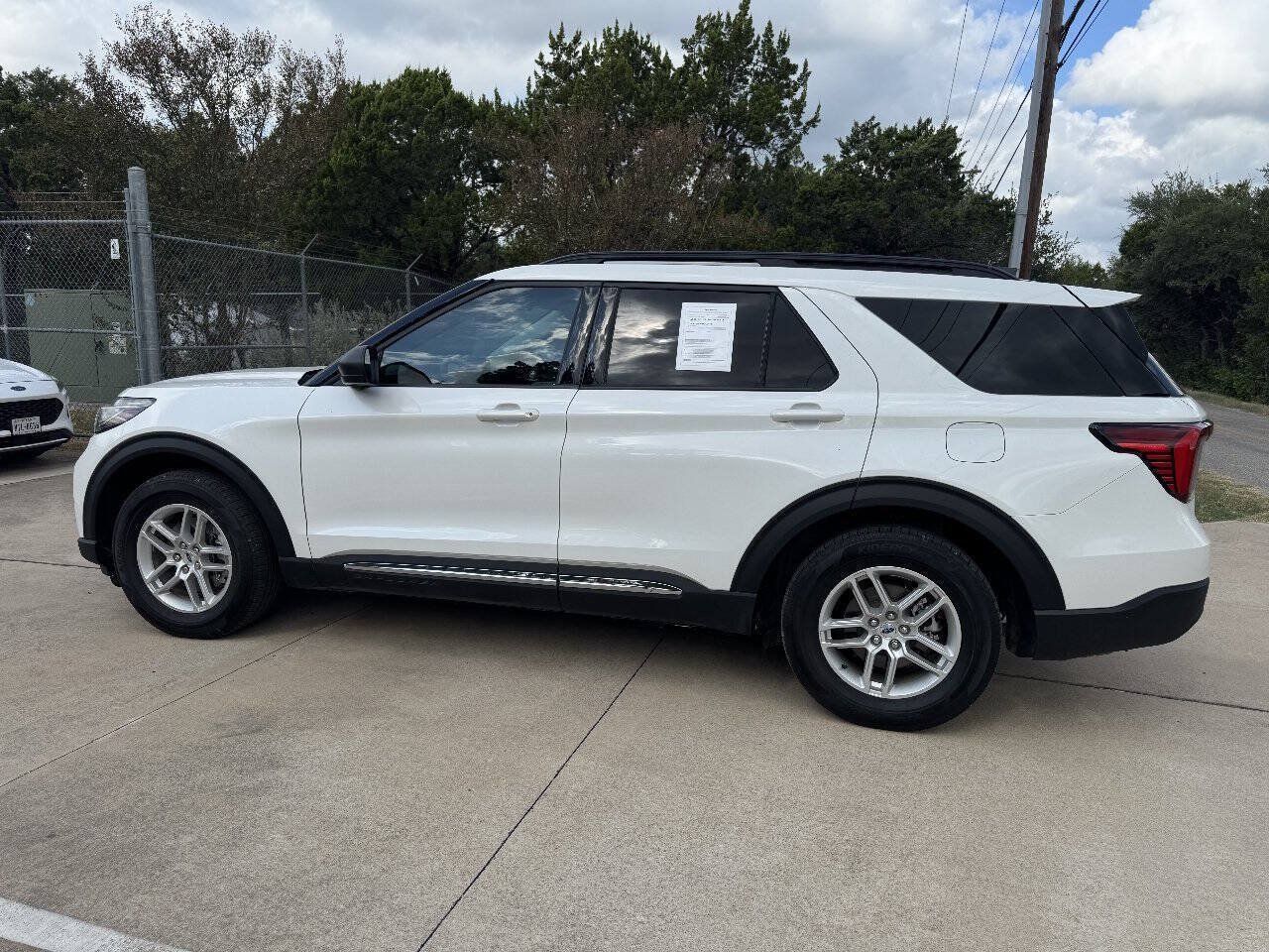 Used 2025 Ford Explorer Active RWD image 8