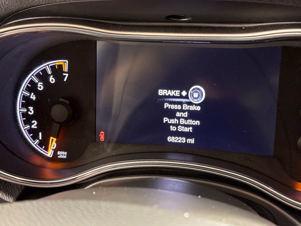 Used 2022 Jeep Grand Cherokee Laredo E RWD image 29