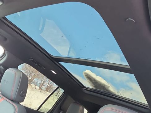 Used 2024 Chevrolet Traverse RS image 9