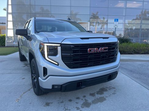 Used 2022 GMC Sierra 1500 Elevation image 3