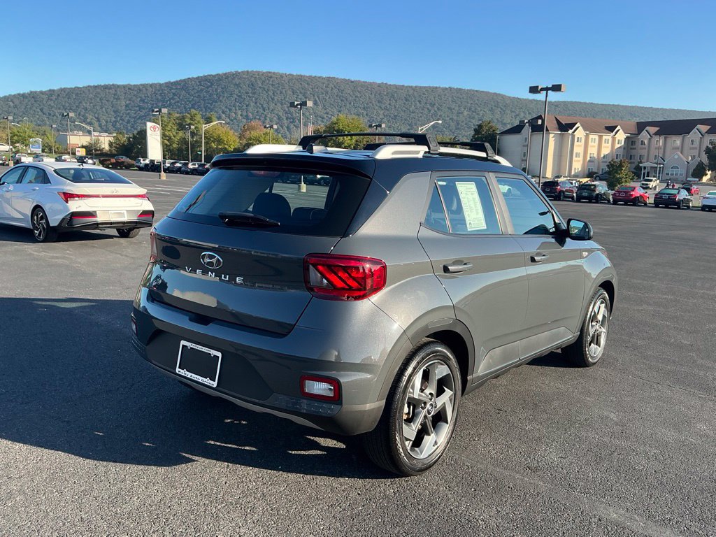 Certified 2023 Hyundai Venue Limited FWD image 7