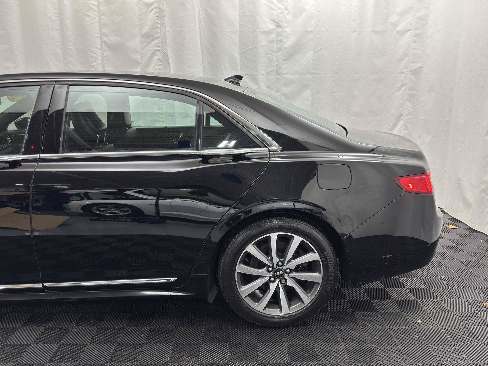 Used 2019 Lincoln Continental AWD image 4