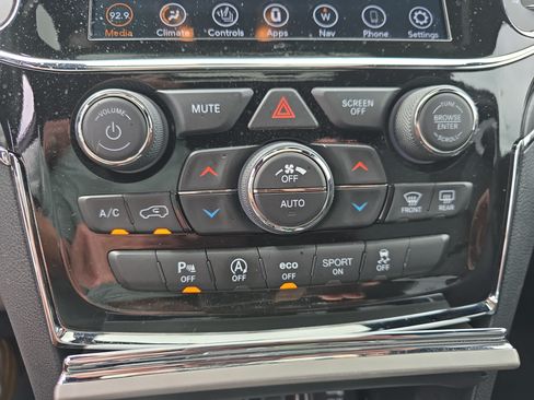 Used 2021 Jeep Grand Cherokee Limited w/ Sun & Sound Group AWD/4WD image 34