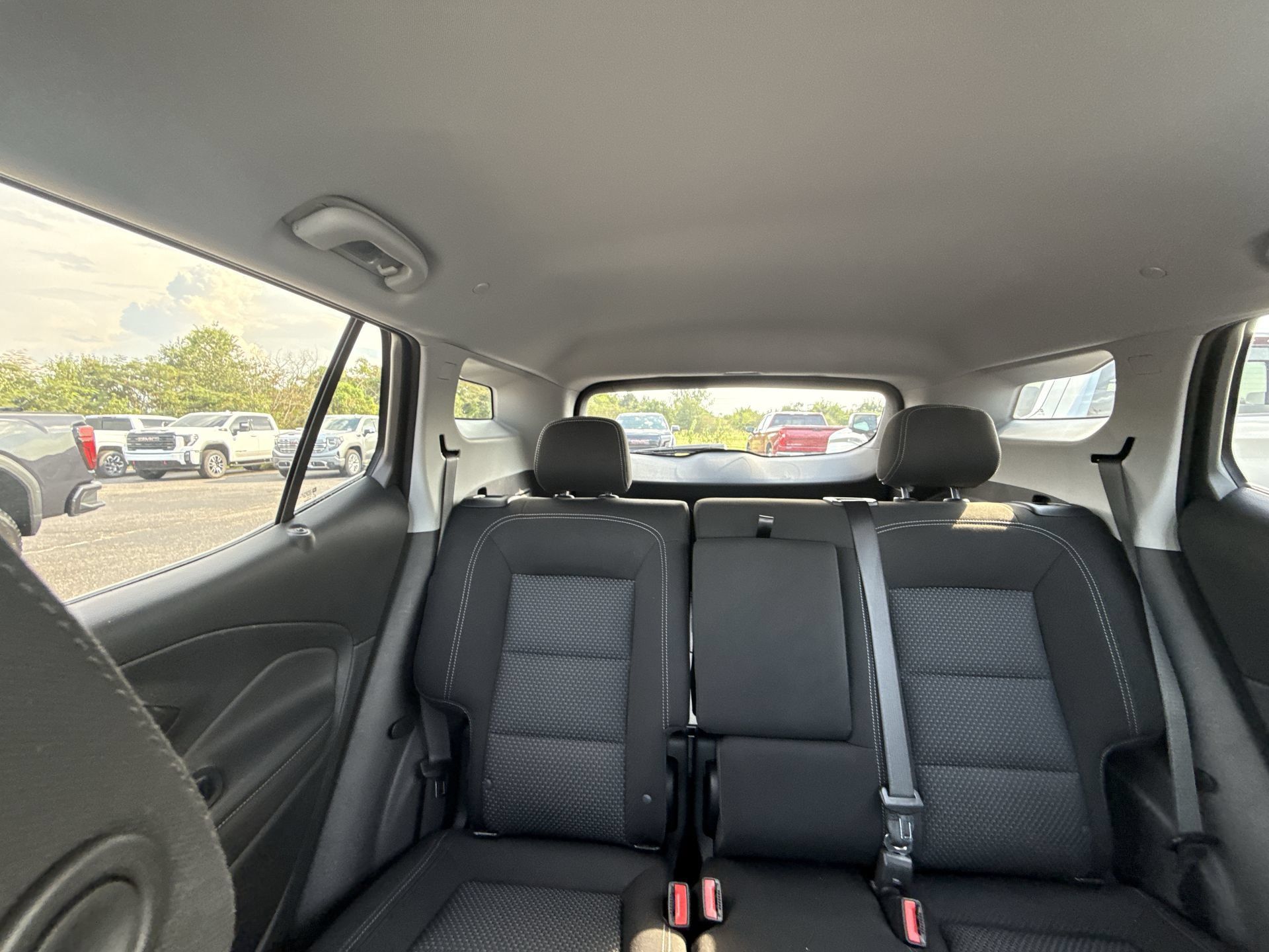 Used 2023 GMC Terrain SLE w/ Driver Convenience Package FWD image 11