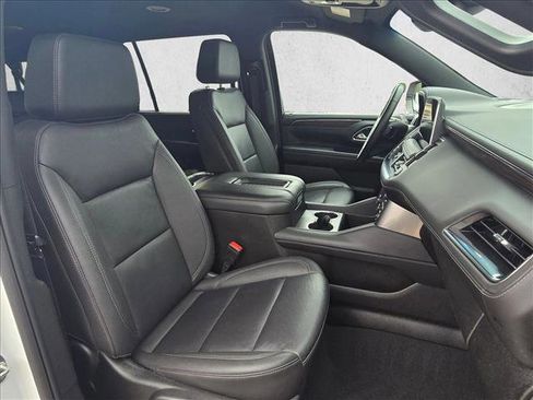 Used 2024 Chevrolet Suburban LT w/ Luxury Package RWD image 22