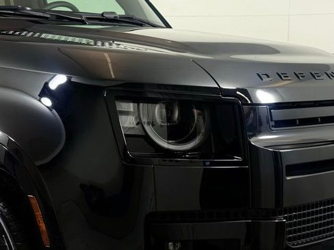 New 2026 Land Rover Defender 110 X-Dynamic SE image 15