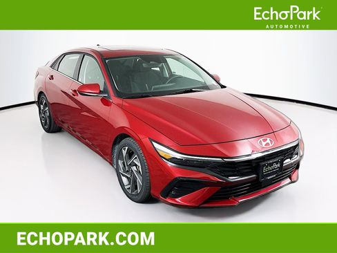 Used 2025 Hyundai Elantra SEL FWD image 1