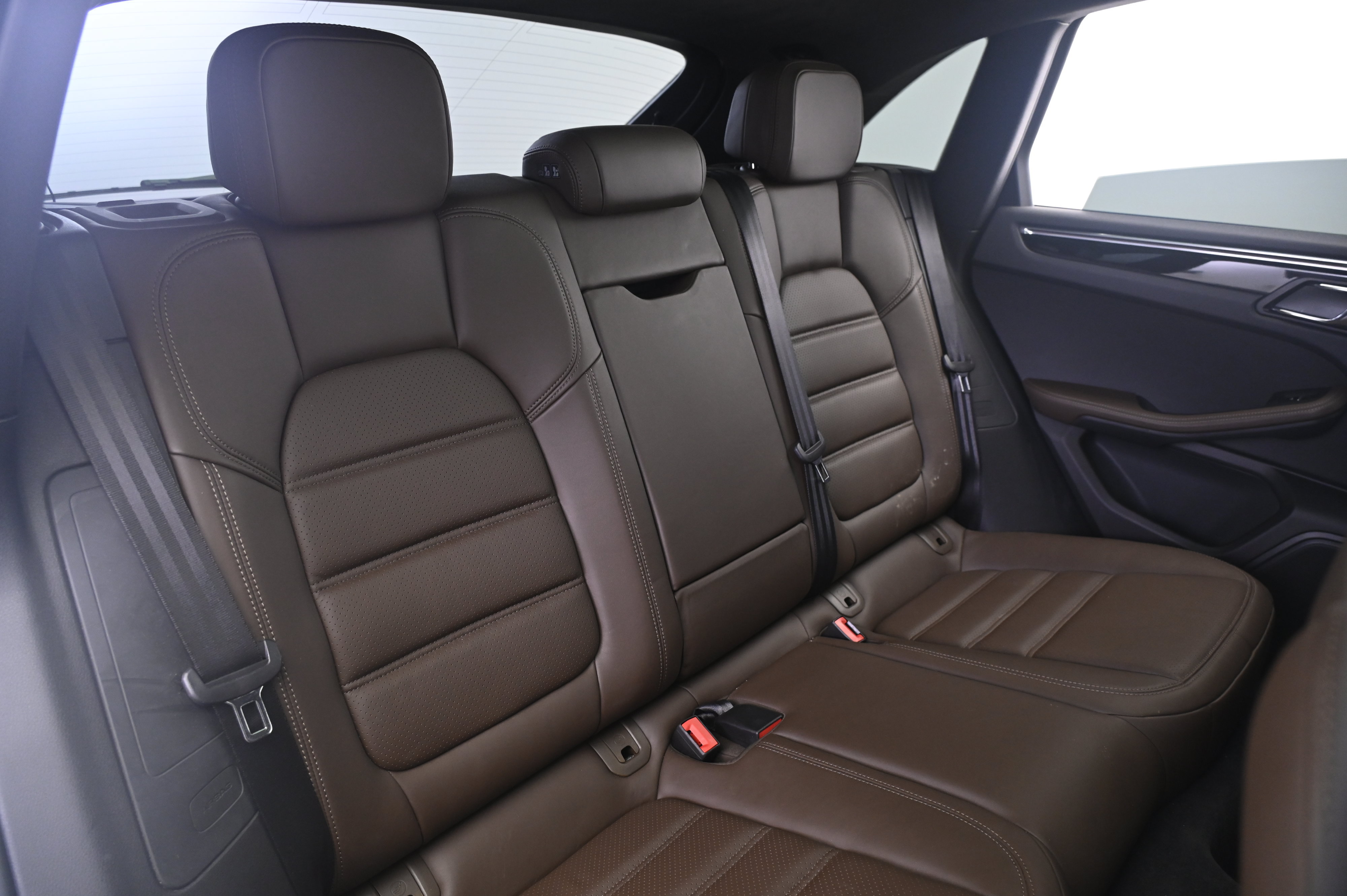 Used 2015 Porsche Macan Turbo AWD/4WD image 19