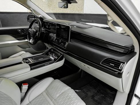 Used 2020 Lincoln Navigator Black Label w/ Cargo Convenience Package AWD/4WD image 18