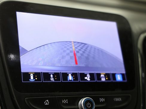 Certified 2022 Chevrolet Equinox RS w/ Infotainment Package image 3