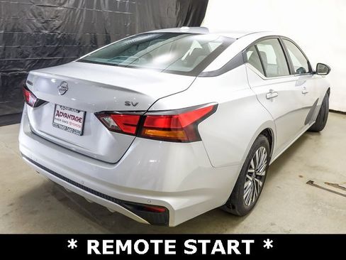 Used 2024 Nissan Altima 2.5 SV image 4