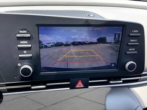 Used 2021 Hyundai Elantra SE FWD image 24