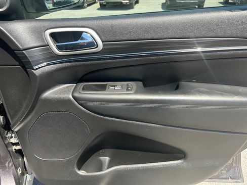 Used 2021 Jeep Grand Cherokee Limited image 17